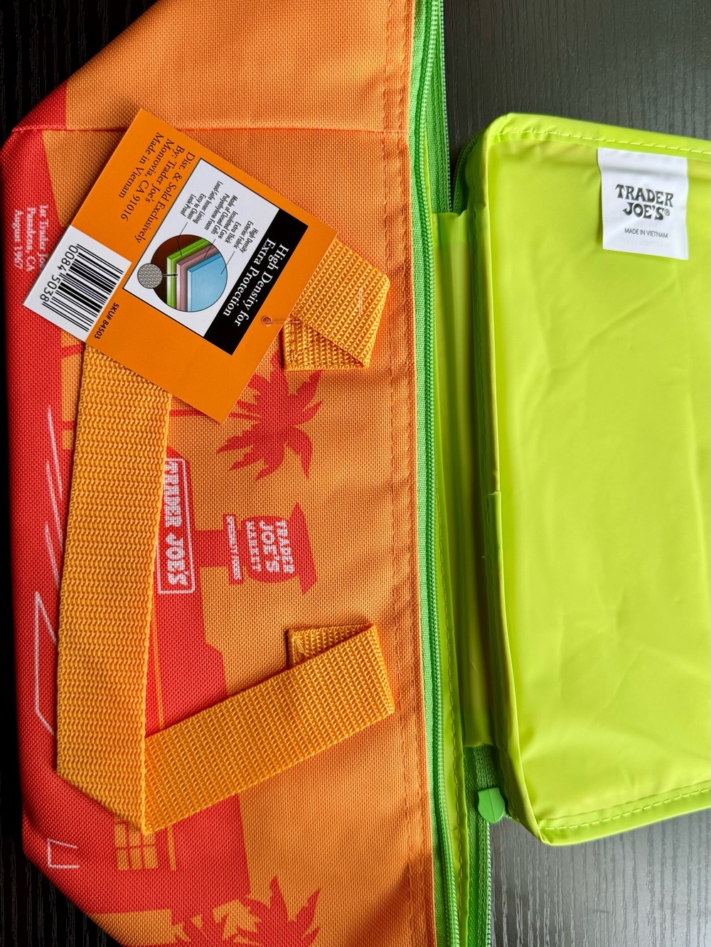 Viral Sold Out Trader Joe’s Mini Insulated Tote Summer Collection 2026 - Picture 2 of 4